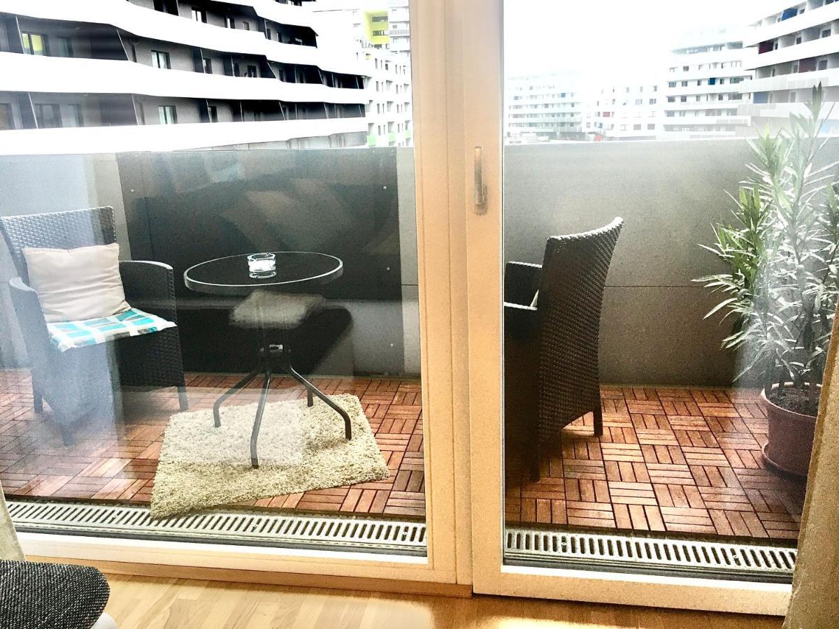 2 Bedroom Apartment Next To Metro U1 And Garage Parking Vienna Esterno foto