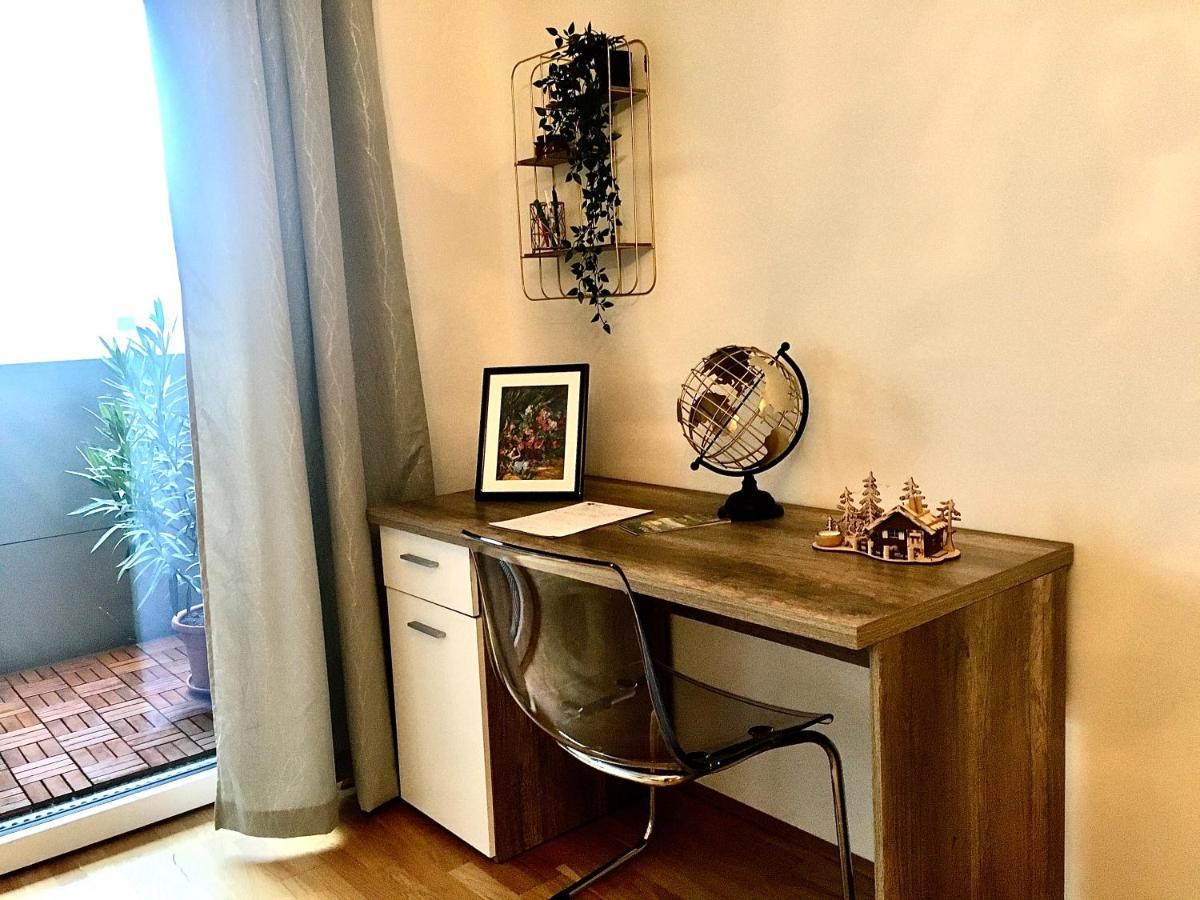 2 Bedroom Apartment Next To Metro U1 And Garage Parking Vienna Esterno foto