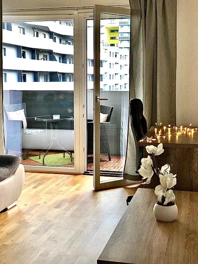 2 Bedroom Apartment Next To Metro U1 And Garage Parking Vienna Esterno foto