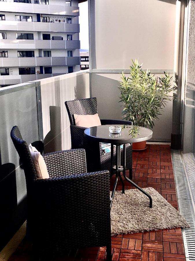 2 Bedroom Apartment Next To Metro U1 And Garage Parking Vienna Esterno foto