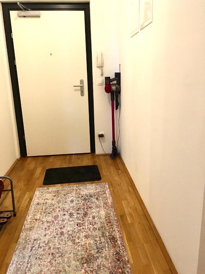 2 Bedroom Apartment Next To Metro U1 And Garage Parking Vienna Esterno foto